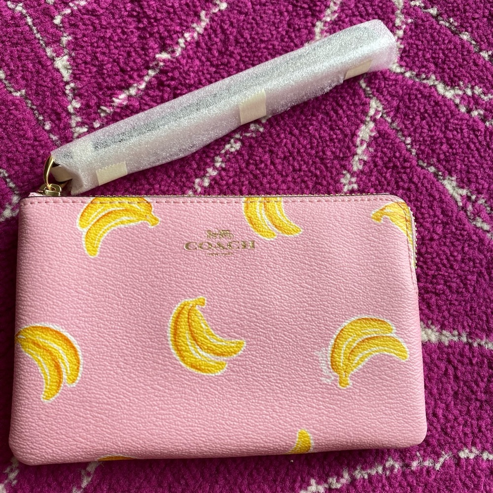 Coach Corner Zip Wristlet With Banana Print NWT - Picture 3 of 3